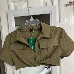 New green crop shirt, small